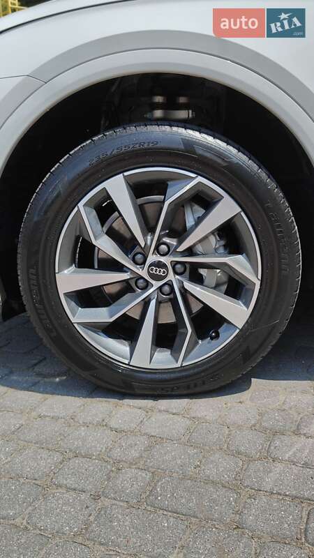 Позашляховик / Кросовер Audi Q5 2022 в Тернополі