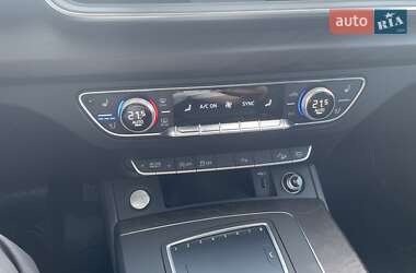 Внедорожник / Кроссовер Audi Q5 2018 в 