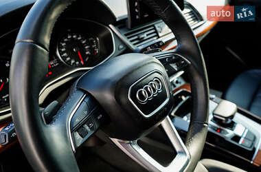 Внедорожник / Кроссовер Audi Q5 2021 в 