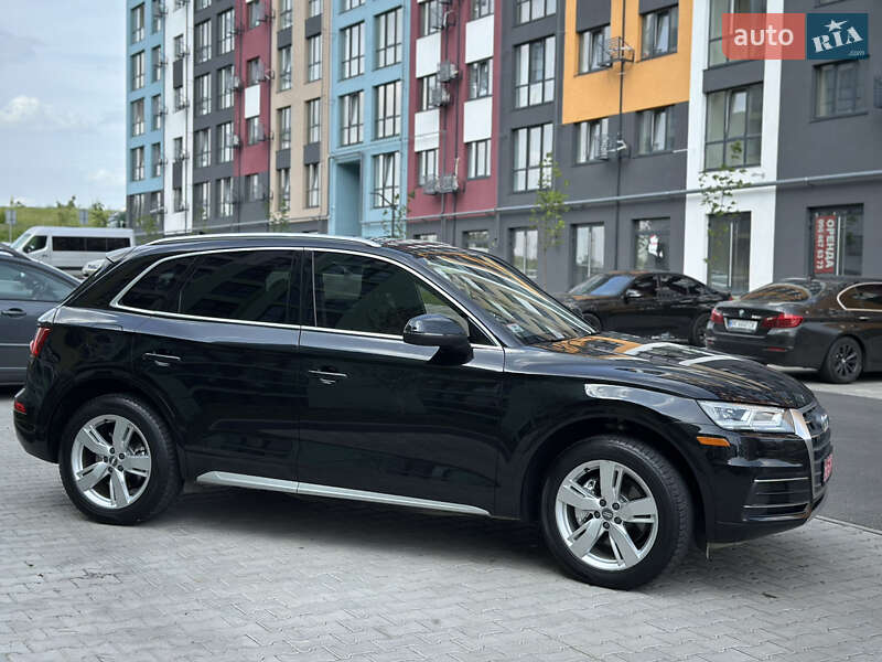 Внедорожник / Кроссовер Audi Q5 2017 в Ровно
