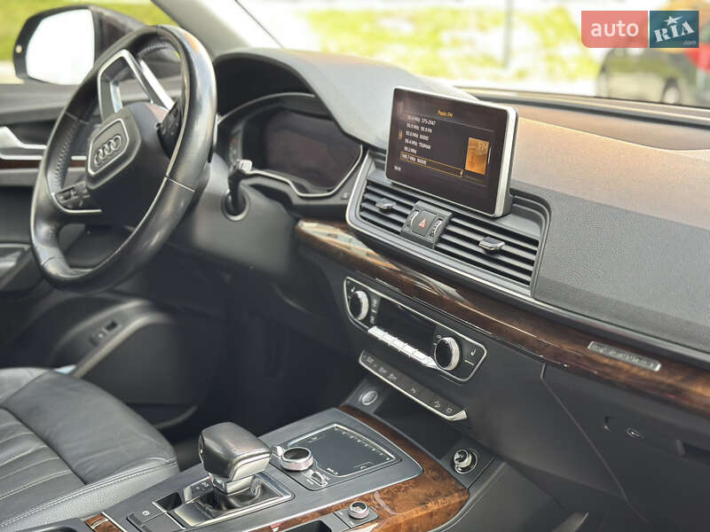 Внедорожник / Кроссовер Audi Q5 2017 в Ровно