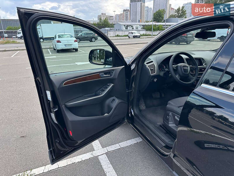 Позашляховик / Кросовер Audi Q5 2011 в Києві