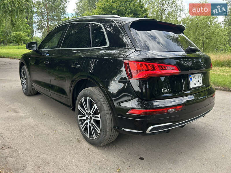 Позашляховик / Кросовер Audi Q5 2017 в Рівному