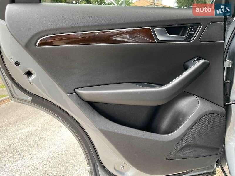 Внедорожник / Кроссовер Audi Q5 2011 в Киеве