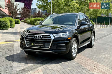 Внедорожник / Кроссовер Audi Q5 2017 в 