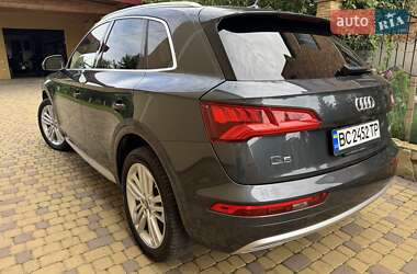 Внедорожник / Кроссовер Audi Q5 2017 в 