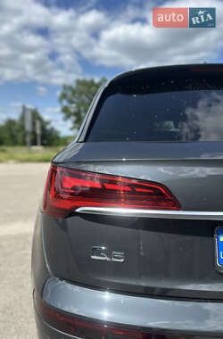 Внедорожник / Кроссовер Audi Q5 2021 в 