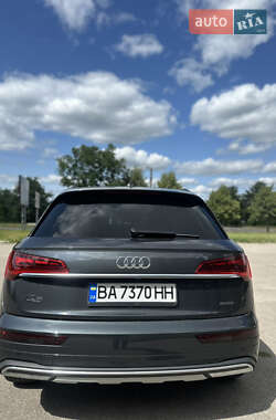 Внедорожник / Кроссовер Audi Q5 2021 в 