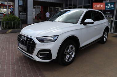 Внедорожник / Кроссовер Audi Q5 2021 в 
