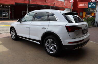Внедорожник / Кроссовер Audi Q5 2021 в 