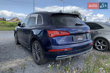 Внедорожник / Кроссовер Audi Q5 2018 в 