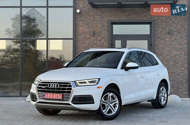 Внедорожник / Кроссовер Audi Q5 2018 в 