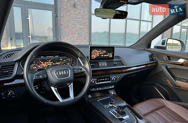 Внедорожник / Кроссовер Audi Q5 2018 в 