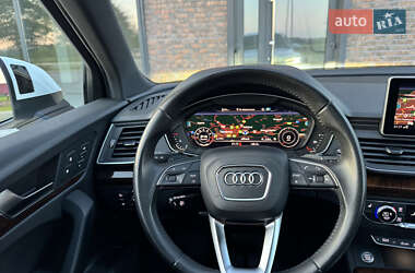 Внедорожник / Кроссовер Audi Q5 2018 в 