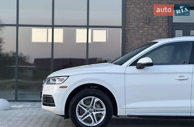 Внедорожник / Кроссовер Audi Q5 2018 в 