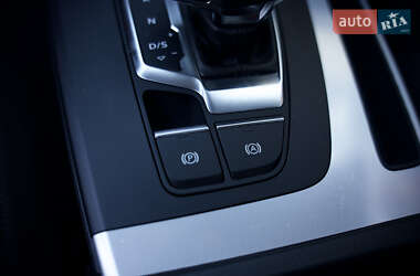 Внедорожник / Кроссовер Audi Q5 2017 в 