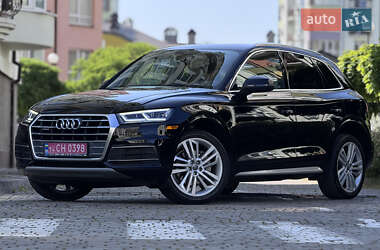 Внедорожник / Кроссовер Audi Q5 2018 в 