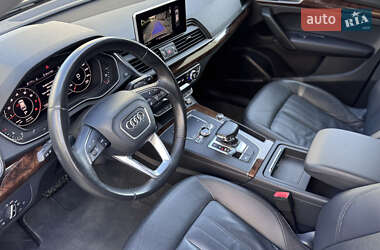 Внедорожник / Кроссовер Audi Q5 2018 в 