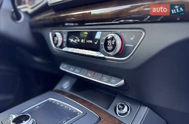 Внедорожник / Кроссовер Audi Q5 2018 в 
