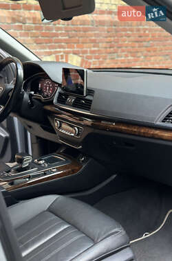 Внедорожник / Кроссовер Audi Q5 2017 в 