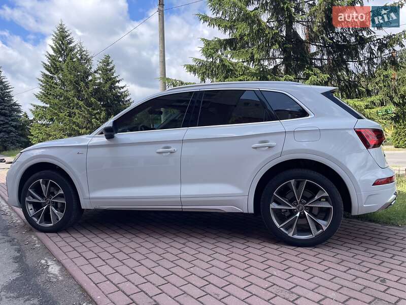 Внедорожник / Кроссовер Audi Q5 2021 в Киеве