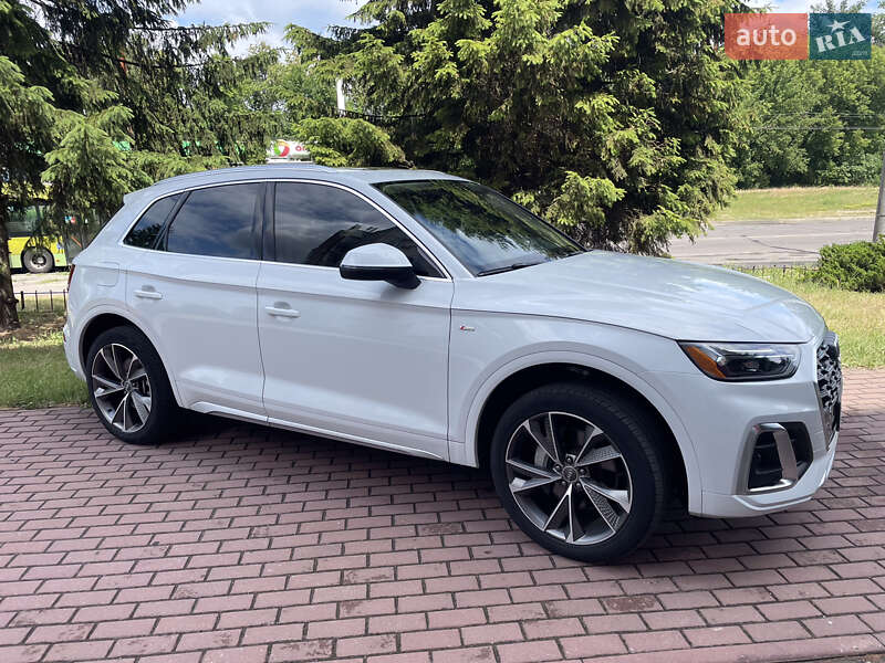 Внедорожник / Кроссовер Audi Q5 2021 в Киеве