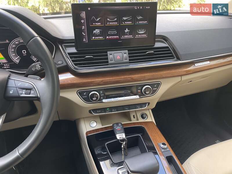 Внедорожник / Кроссовер Audi Q5 2021 в Киеве