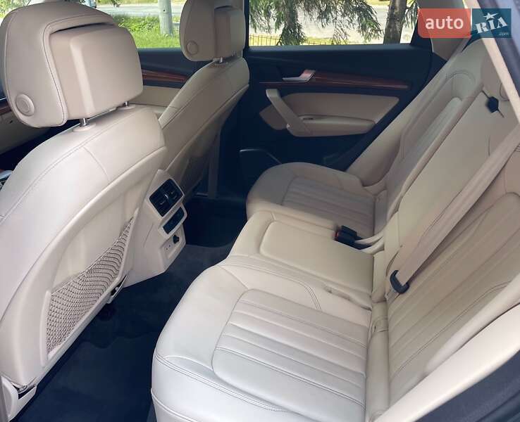 Внедорожник / Кроссовер Audi Q5 2021 в Киеве
