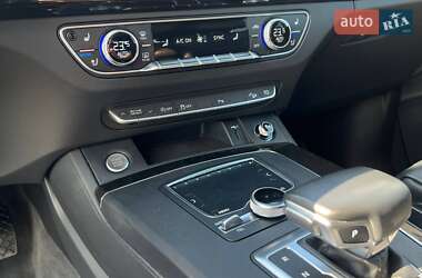 Внедорожник / Кроссовер Audi Q5 2018 в 