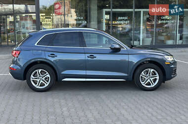 Внедорожник / Кроссовер Audi Q5 2017 в 