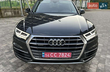 Внедорожник / Кроссовер Audi Q5 2018 в 