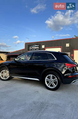 Внедорожник / Кроссовер Audi Q5 2017 в 