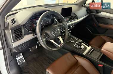 Внедорожник / Кроссовер Audi Q5 2017 в 