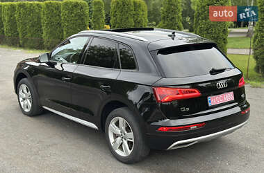 Внедорожник / Кроссовер Audi Q5 2018 в 