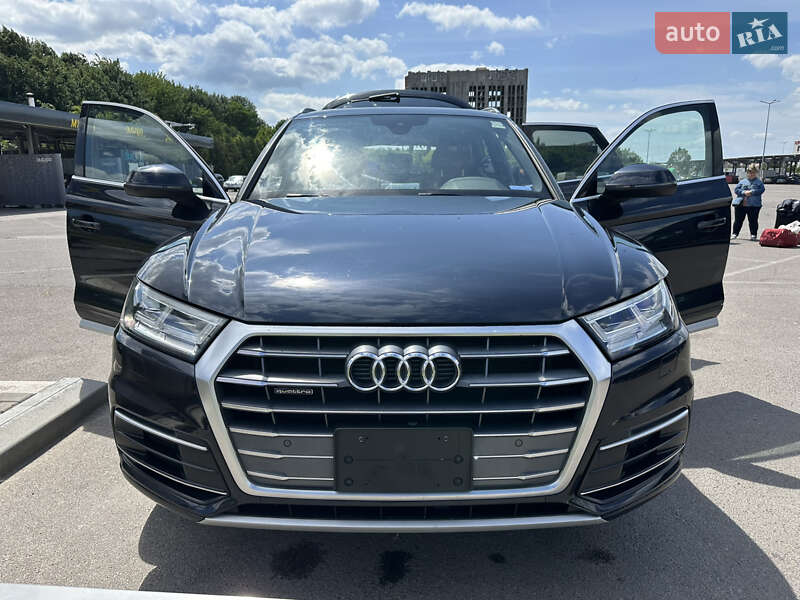 Внедорожник / Кроссовер Audi Q5 2018 в 
