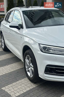 Внедорожник / Кроссовер Audi Q5 2017 в 