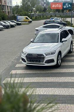 Внедорожник / Кроссовер Audi Q5 2017 в 