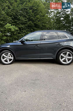Внедорожник / Кроссовер Audi Q5 2017 в 