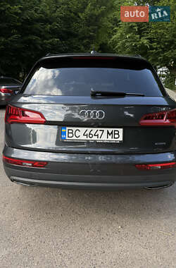 Внедорожник / Кроссовер Audi Q5 2017 в 