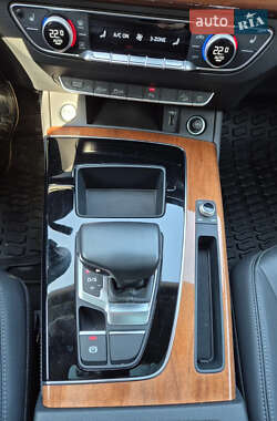 Внедорожник / Кроссовер Audi Q5 2022 в 