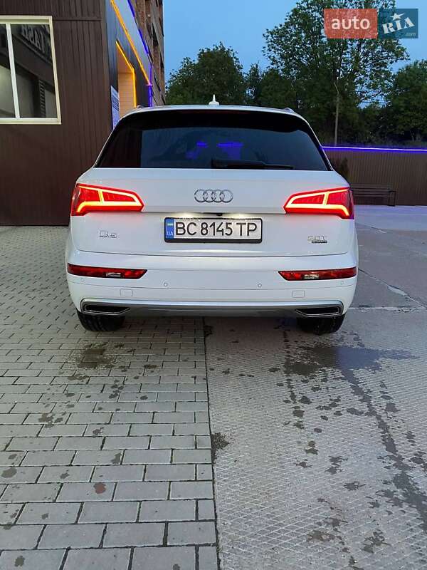 Внедорожник / Кроссовер Audi Q5 2017 в Стрые
