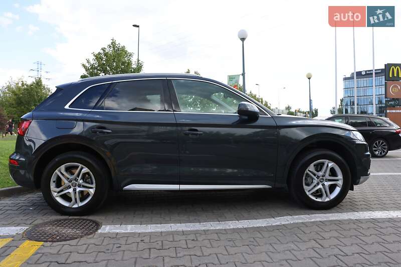Внедорожник / Кроссовер Audi Q5 2017 в 