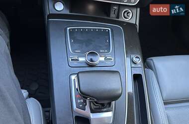 Внедорожник / Кроссовер Audi Q5 2018 в 