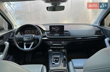 Внедорожник / Кроссовер Audi Q5 2018 в 