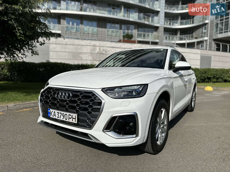 Внедорожник / Кроссовер Audi Q5 2021 в Киеве