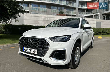Внедорожник / Кроссовер Audi Q5 2021 в 