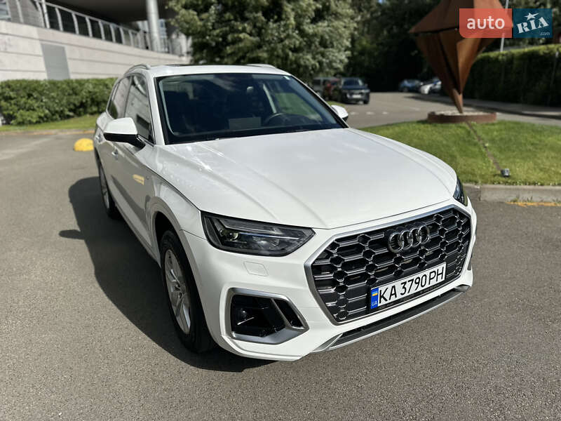 Внедорожник / Кроссовер Audi Q5 2021 в Киеве