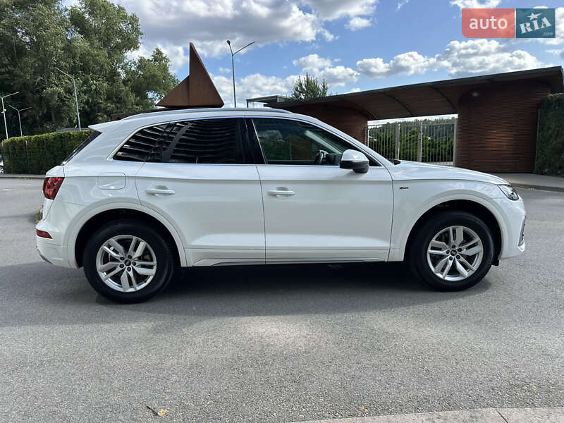 Внедорожник / Кроссовер Audi Q5 2021 в Киеве