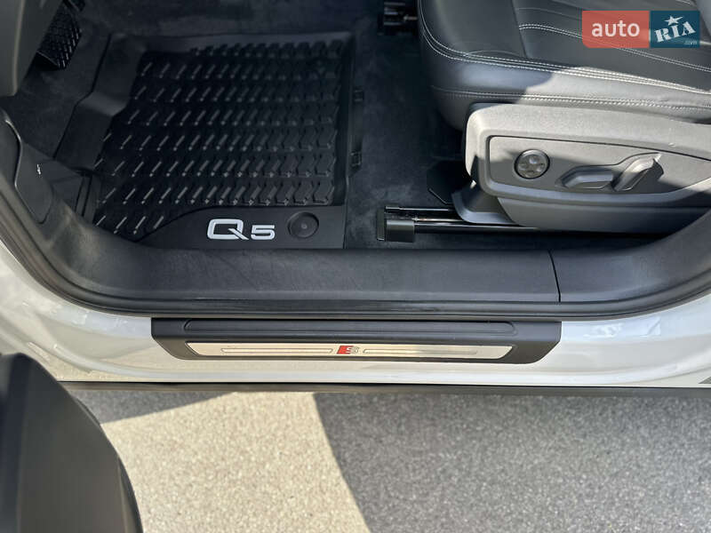 Внедорожник / Кроссовер Audi Q5 2021 в Киеве