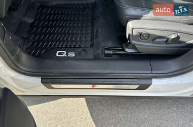 Внедорожник / Кроссовер Audi Q5 2021 в 